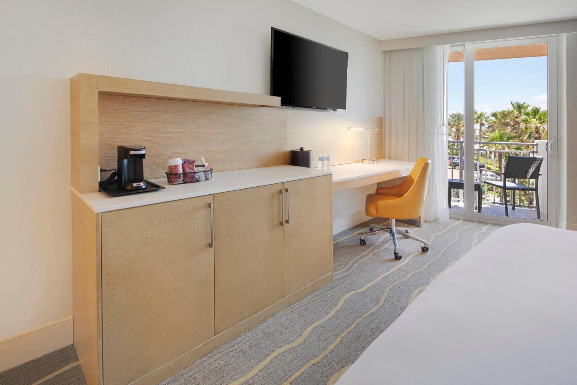 Delta Hotels By Marriott Daytona Beach Oceanfront Екстериор снимка